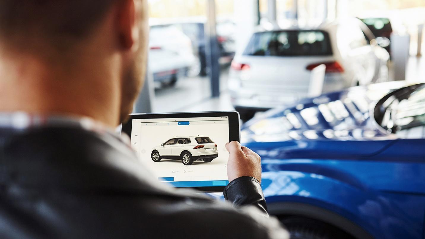 man browsing on an iPad for options of car to buy in Puerto Rico